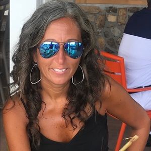 Meet your Posher, Deborah